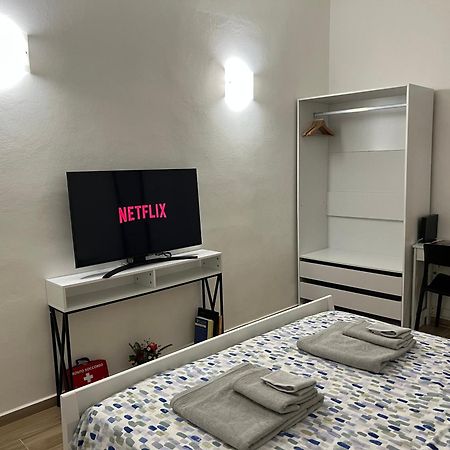 Al 106 Apartment Free Wi-Fi 5 Min Dalla Stazione Prato  Buitenkant foto