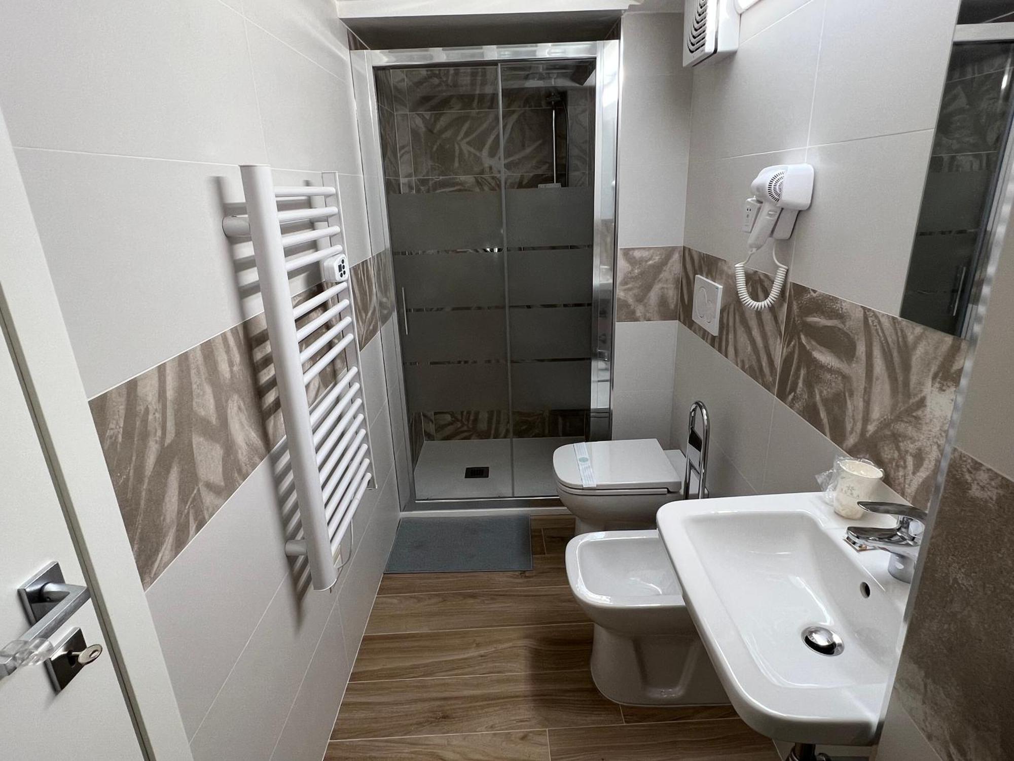 Al 106 Apartment Free Wi-Fi 5 Min Dalla Stazione Prato  Buitenkant foto